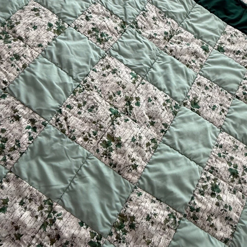 Vintage 80s Green Patchwork Quilt Throw‎ 55x66 Cottage Farmhouse